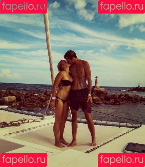 Emily Osment Onlyfans Photo Gallery 