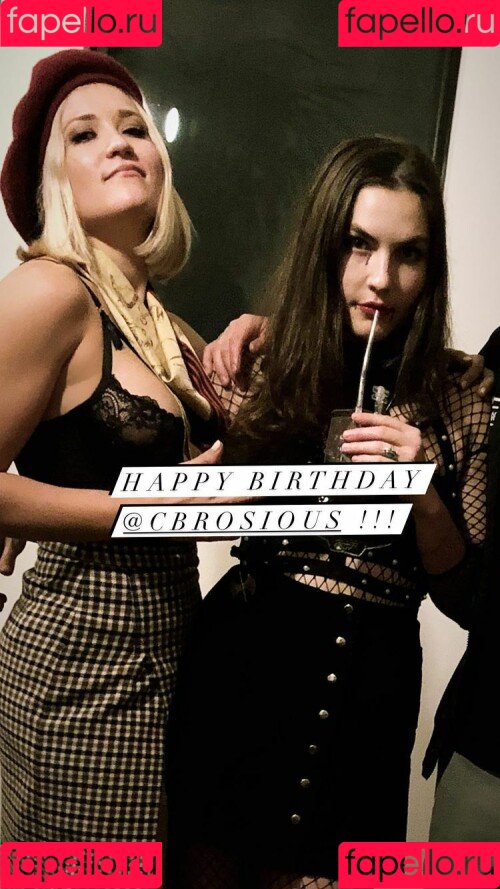 Emily Osment Onlyfans Photo Gallery 