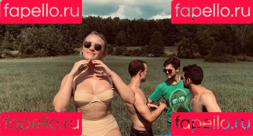 Emily Osment Onlyfans Photo Gallery 