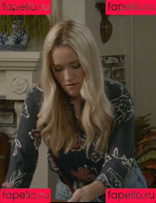 Emily Osment Onlyfans Photo Gallery 