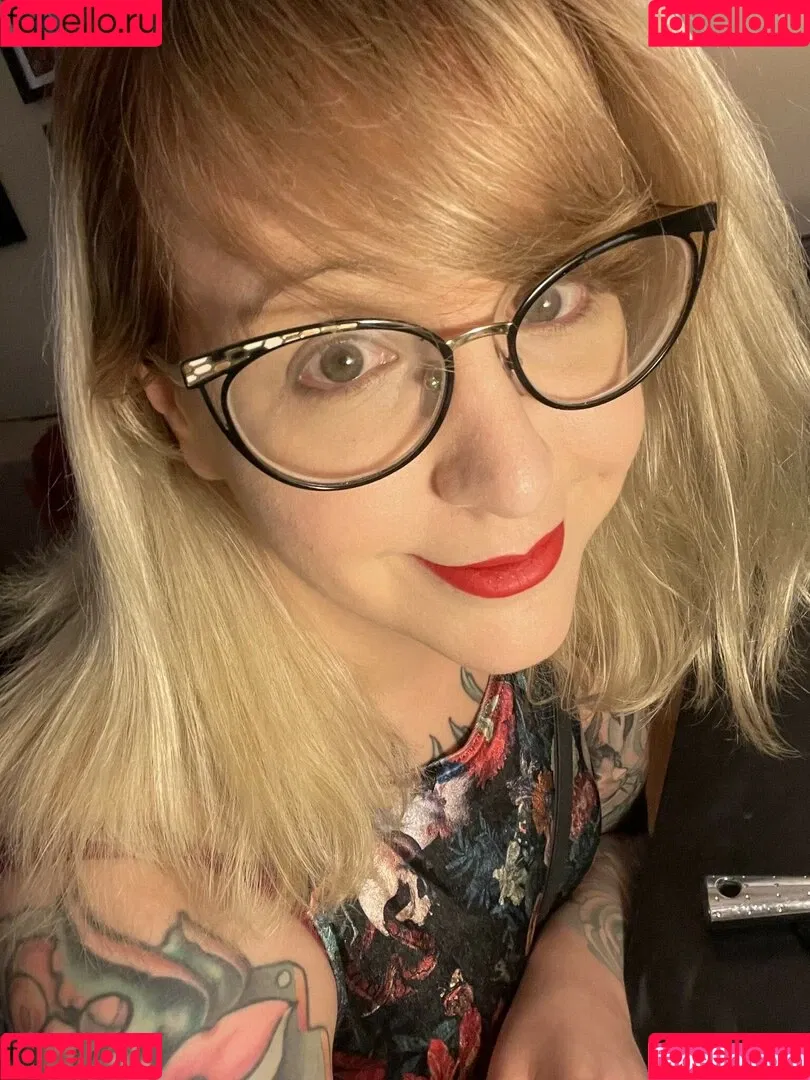 PushingUpRoses Onlyfans Photo Gallery 