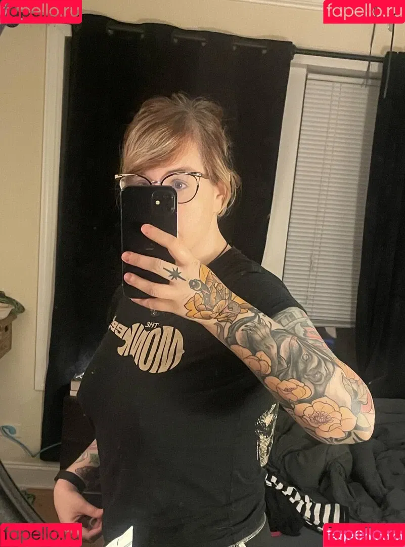 PushingUpRoses Onlyfans Photo Gallery 