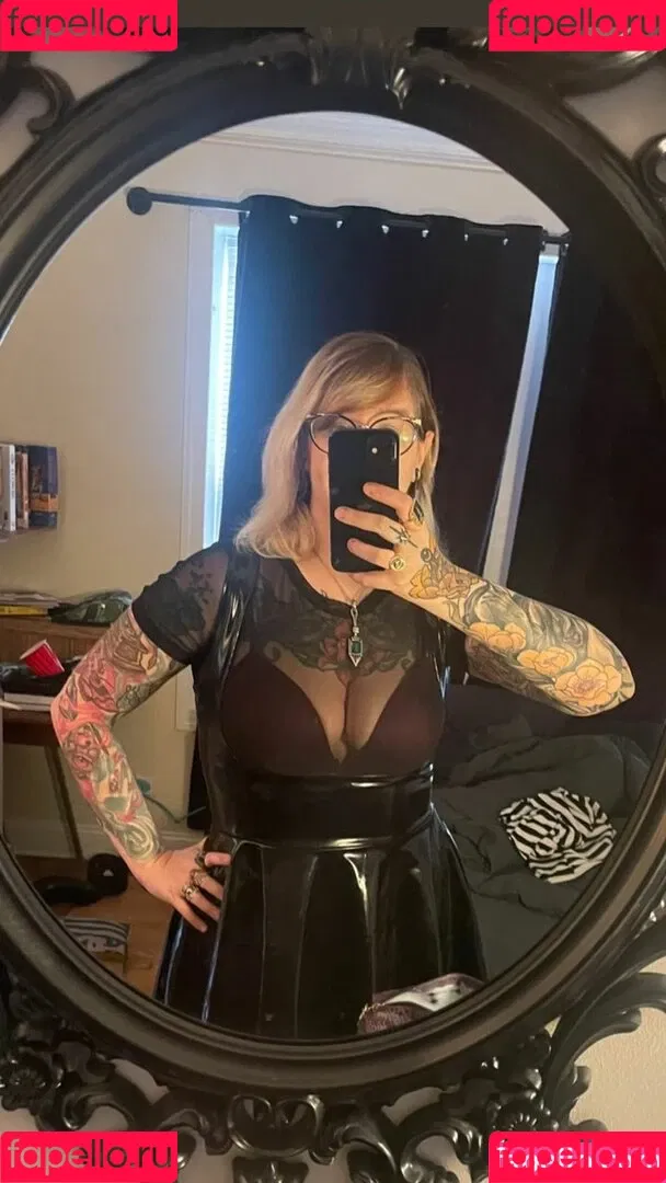 PushingUpRoses Onlyfans Photo Gallery 