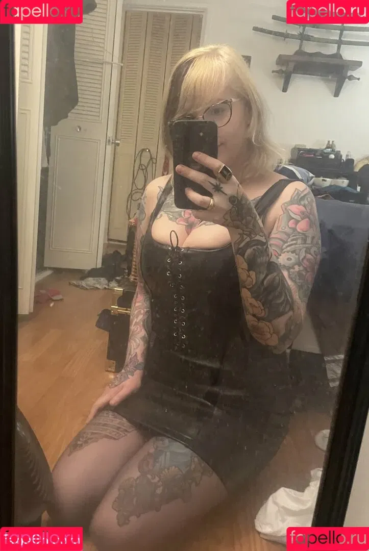 PushingUpRoses Onlyfans Photo Gallery 