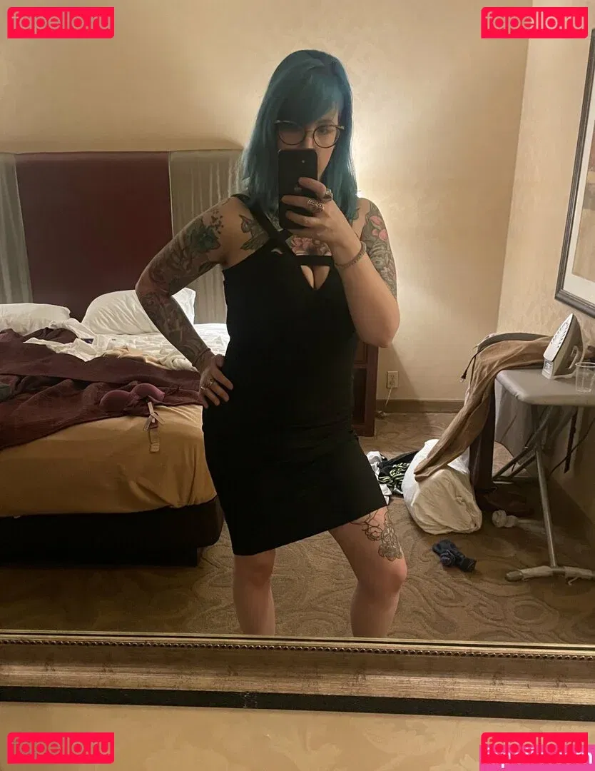 PushingUpRoses Onlyfans Photo Gallery 