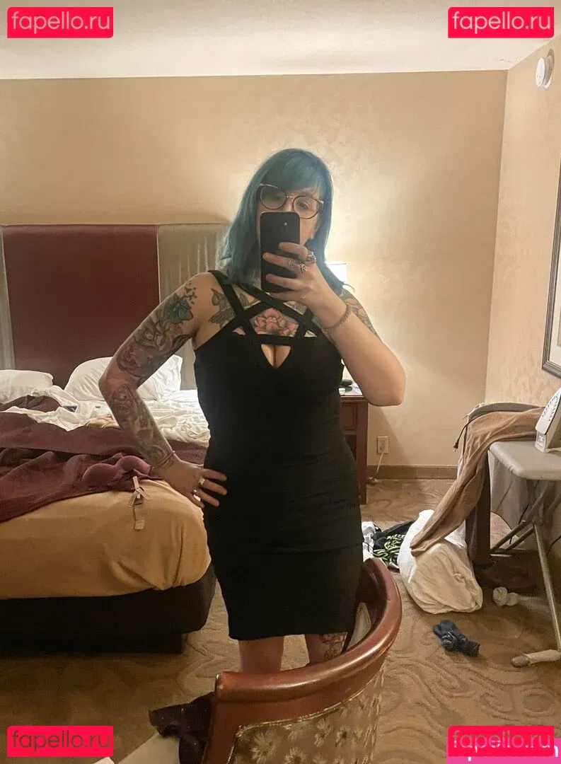 PushingUpRoses Onlyfans Photo Gallery 