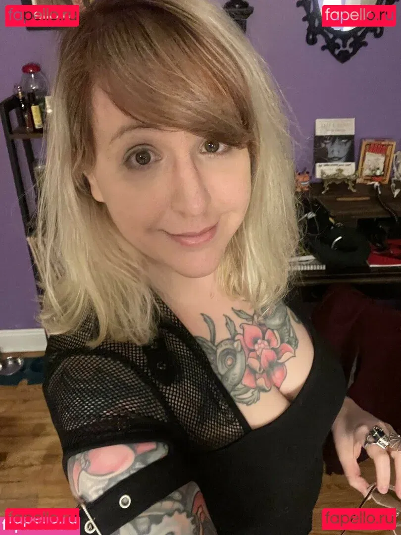 PushingUpRoses Onlyfans Photo Gallery 