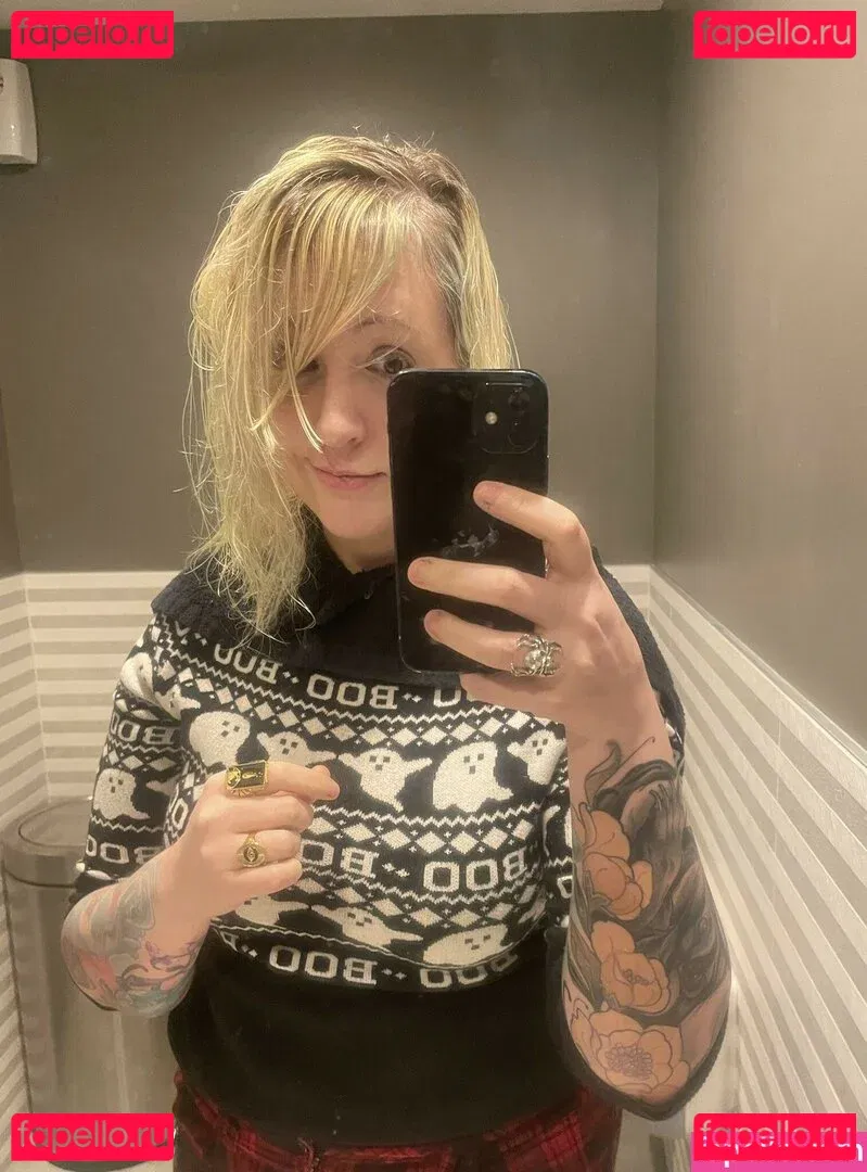 PushingUpRoses Onlyfans Photo Gallery 