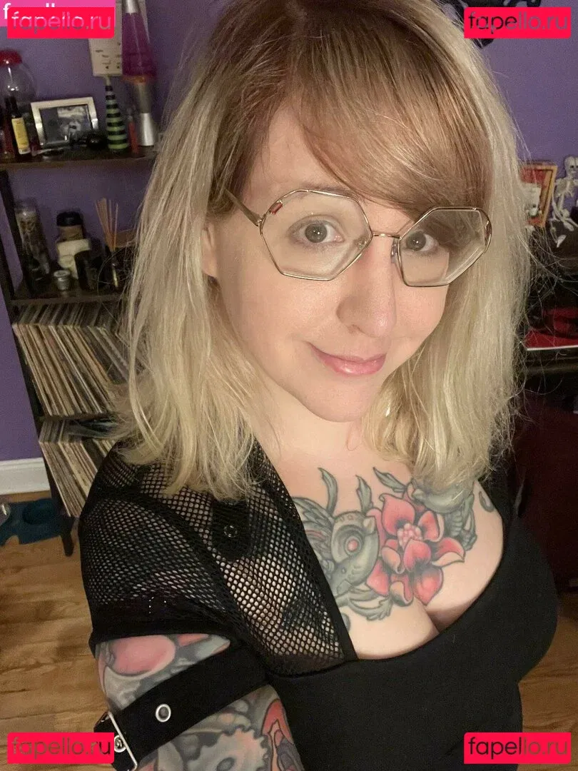 PushingUpRoses Onlyfans Photo Gallery 