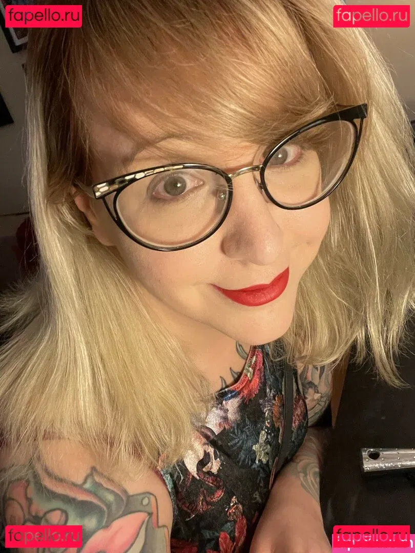 PushingUpRoses Onlyfans Photo Gallery 