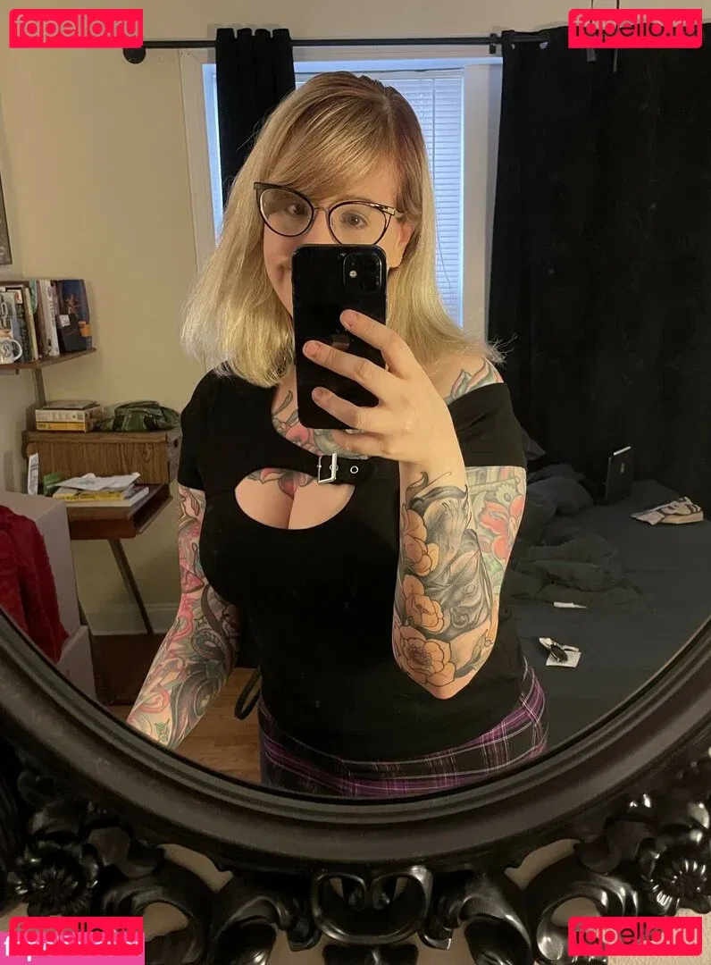 PushingUpRoses Onlyfans Photo Gallery 