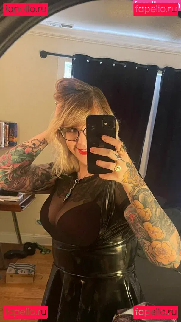 PushingUpRoses Onlyfans Photo Gallery 