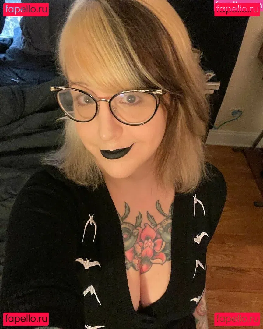 PushingUpRoses Onlyfans Photo Gallery 