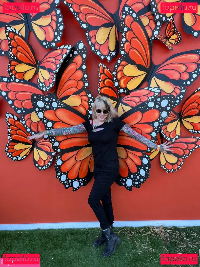 PushingUpRoses Onlyfans Photo Gallery 