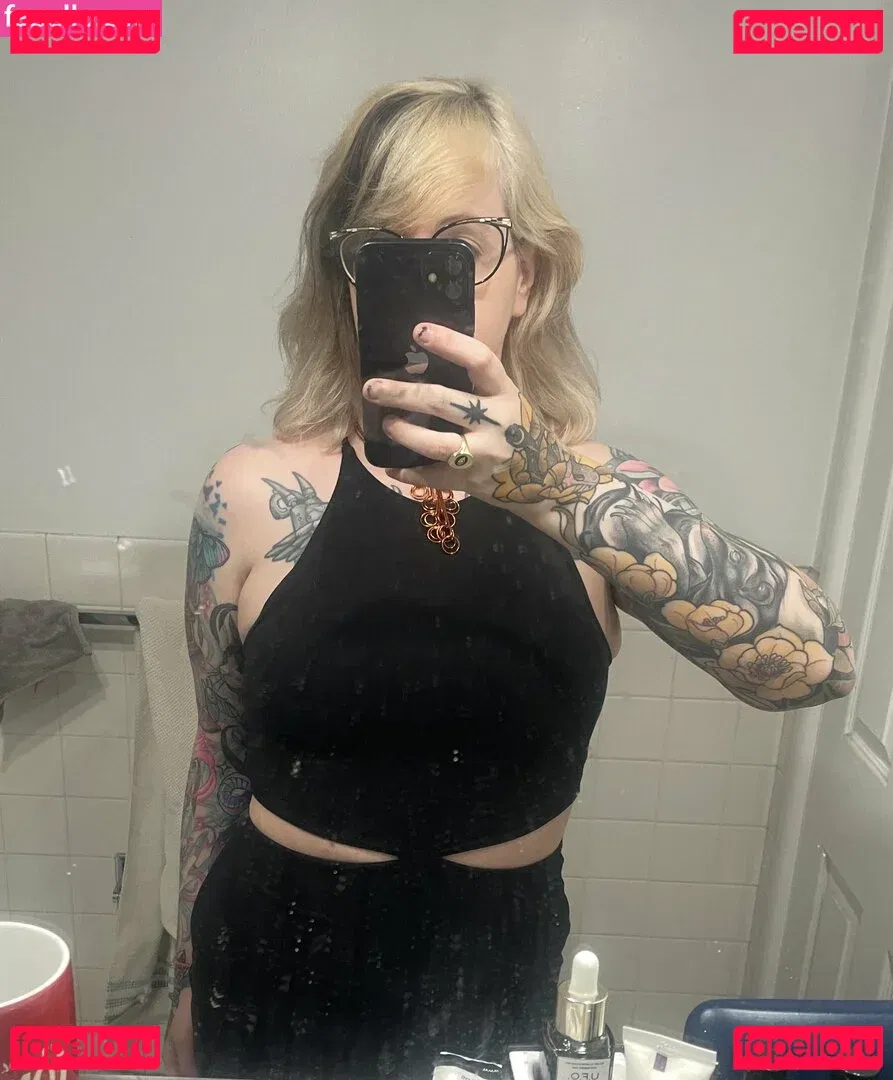 PushingUpRoses Onlyfans Photo Gallery 