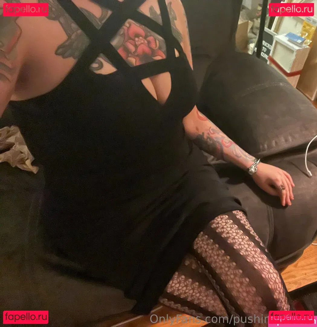 PushingUpRoses Onlyfans Photo Gallery 