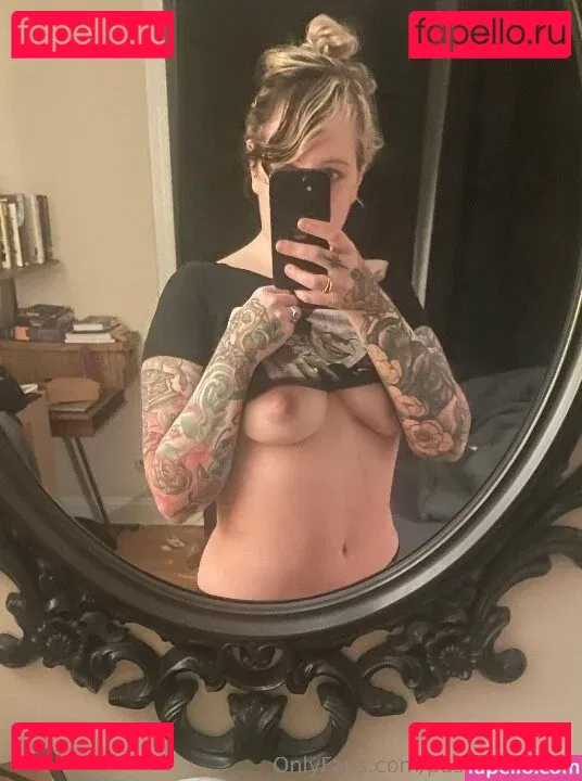 PushingUpRoses Onlyfans Photo Gallery 