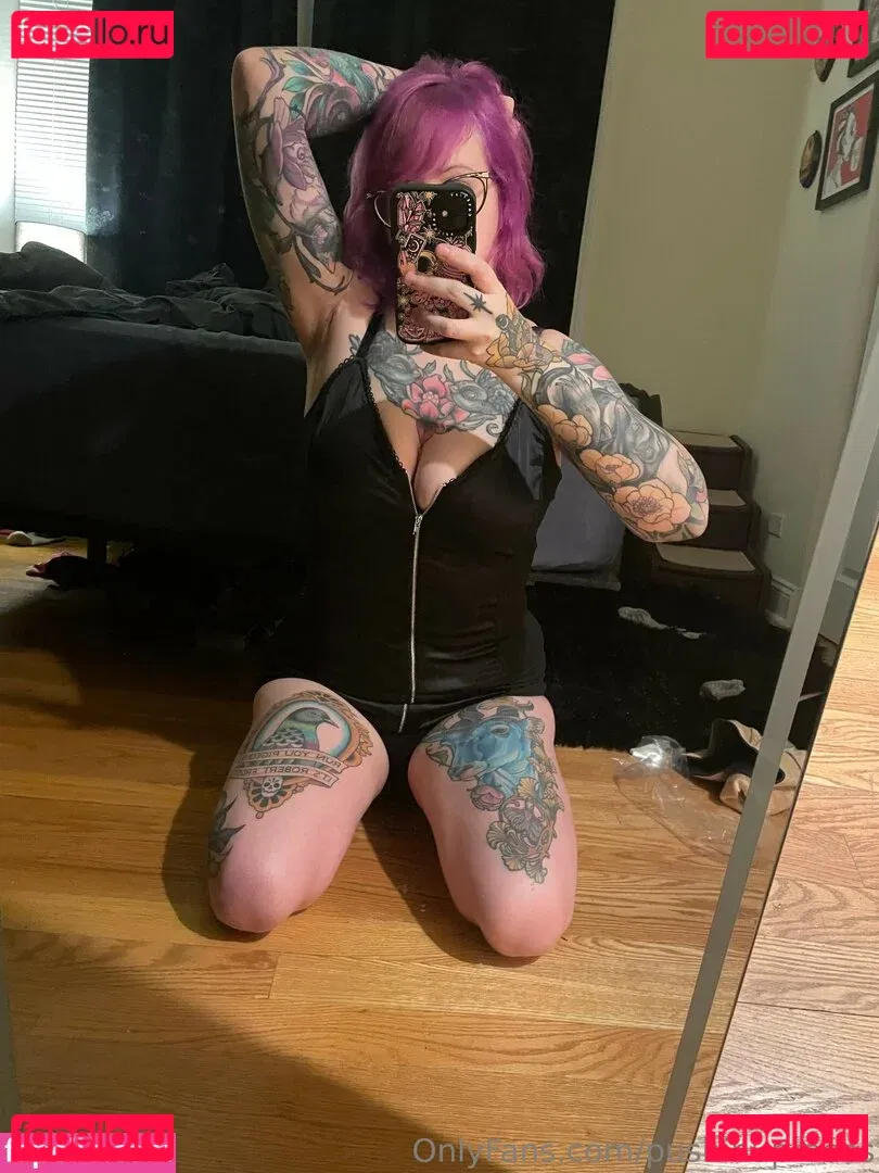 PushingUpRoses Onlyfans Photo Gallery 