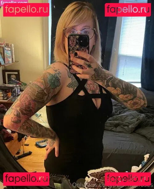 PushingUpRoses Onlyfans Photo Gallery 