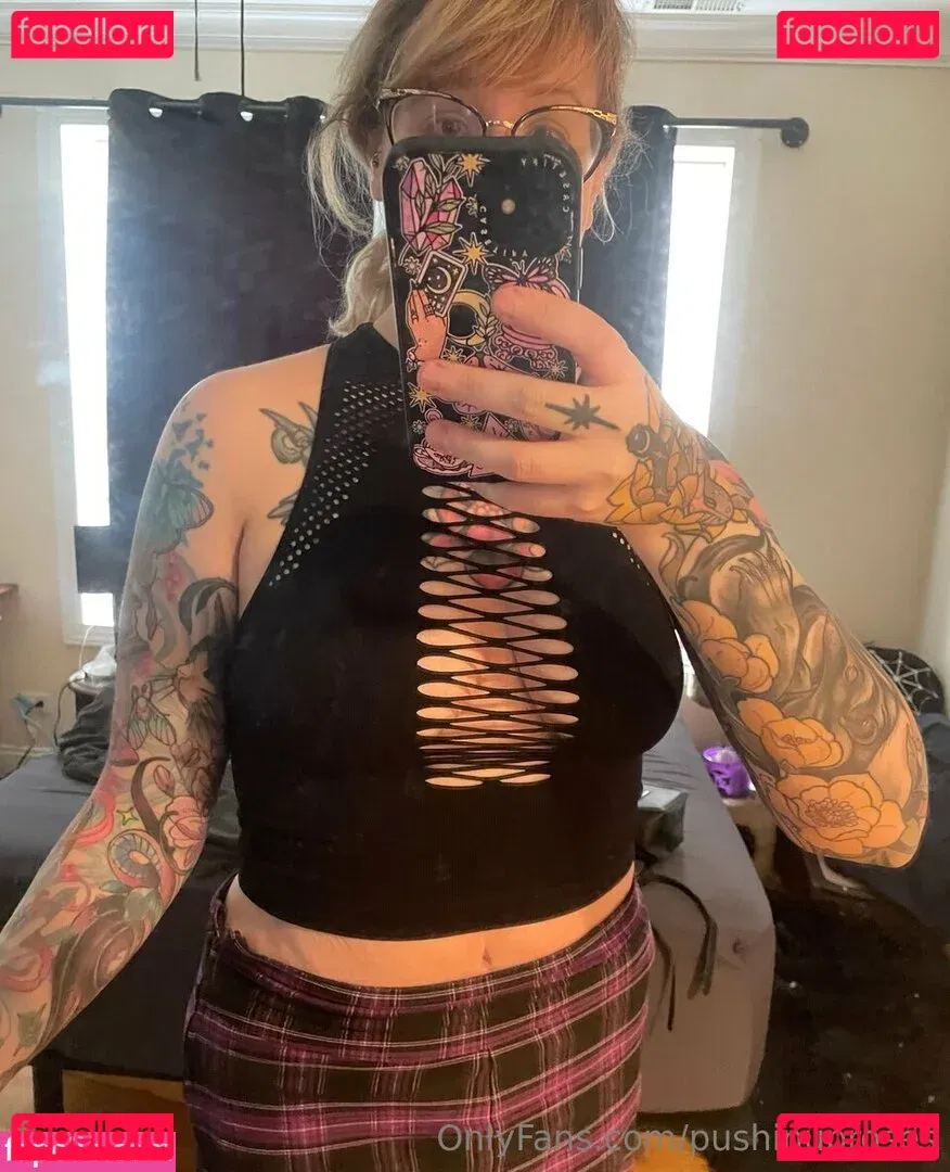 PushingUpRoses Onlyfans Photo Gallery 