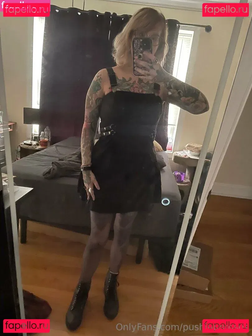 PushingUpRoses Onlyfans Photo Gallery 