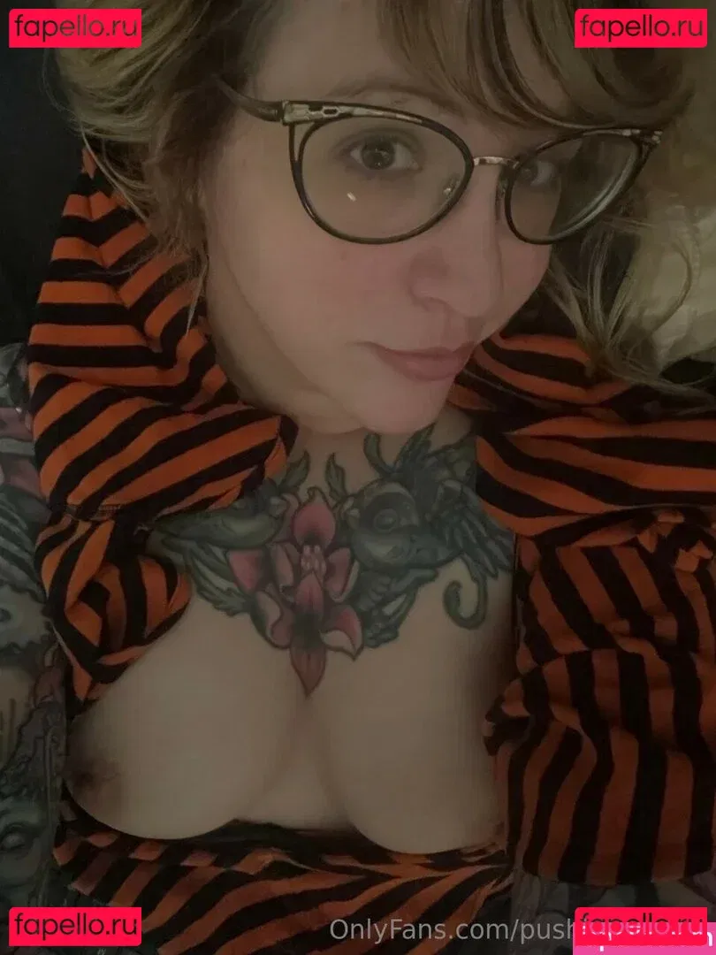 PushingUpRoses Onlyfans Photo Gallery 