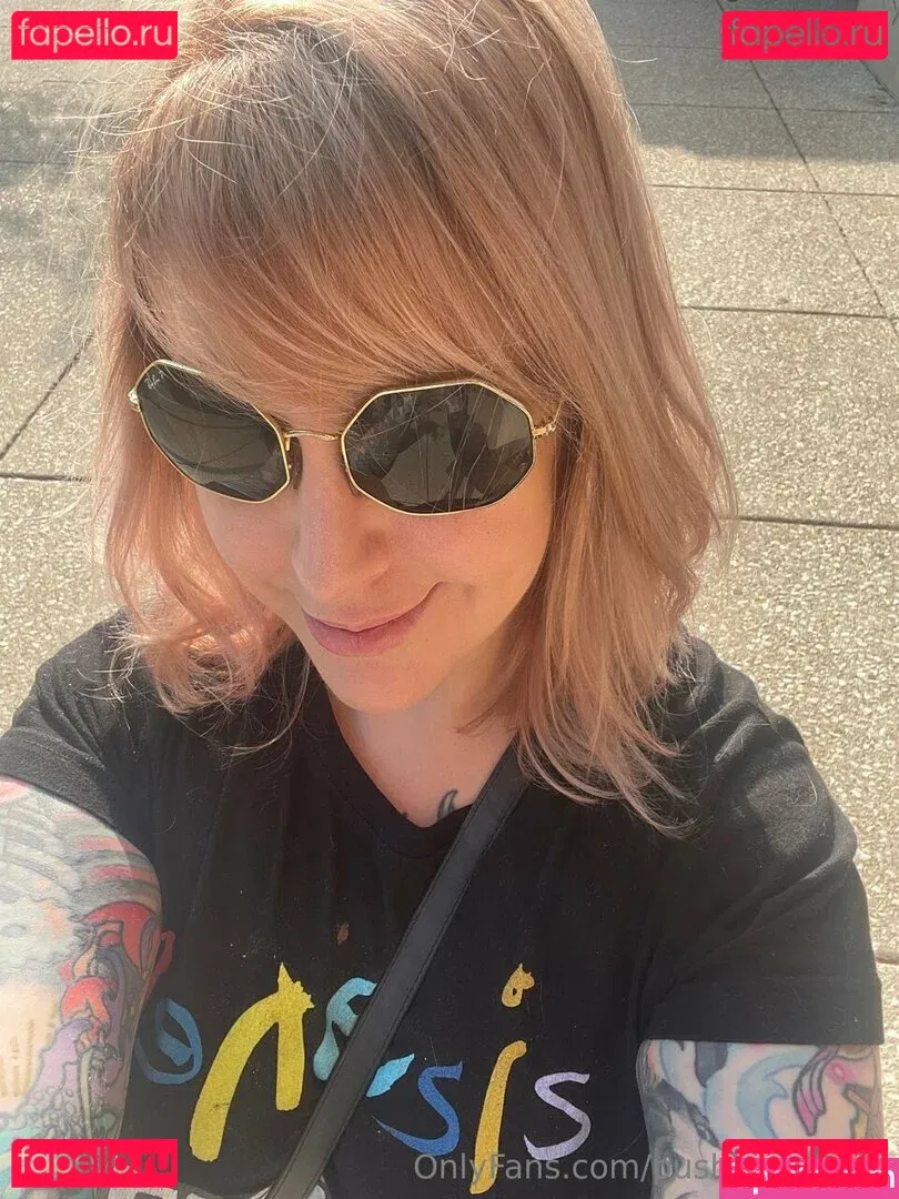 PushingUpRoses Onlyfans Photo Gallery 