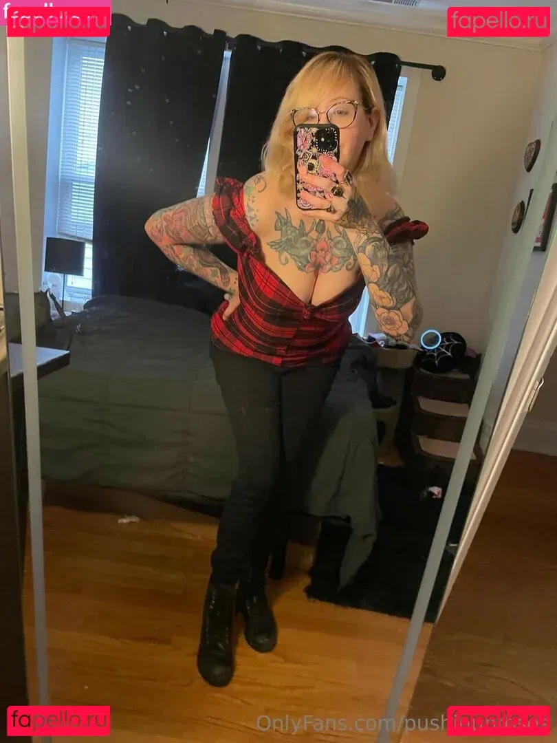 PushingUpRoses Onlyfans Photo Gallery 