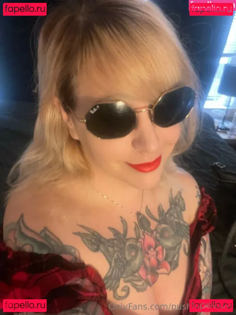 PushingUpRoses Onlyfans Photo Gallery 