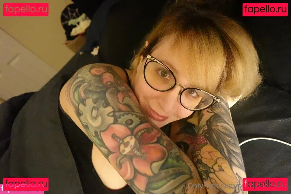 PushingUpRoses Onlyfans Photo Gallery 