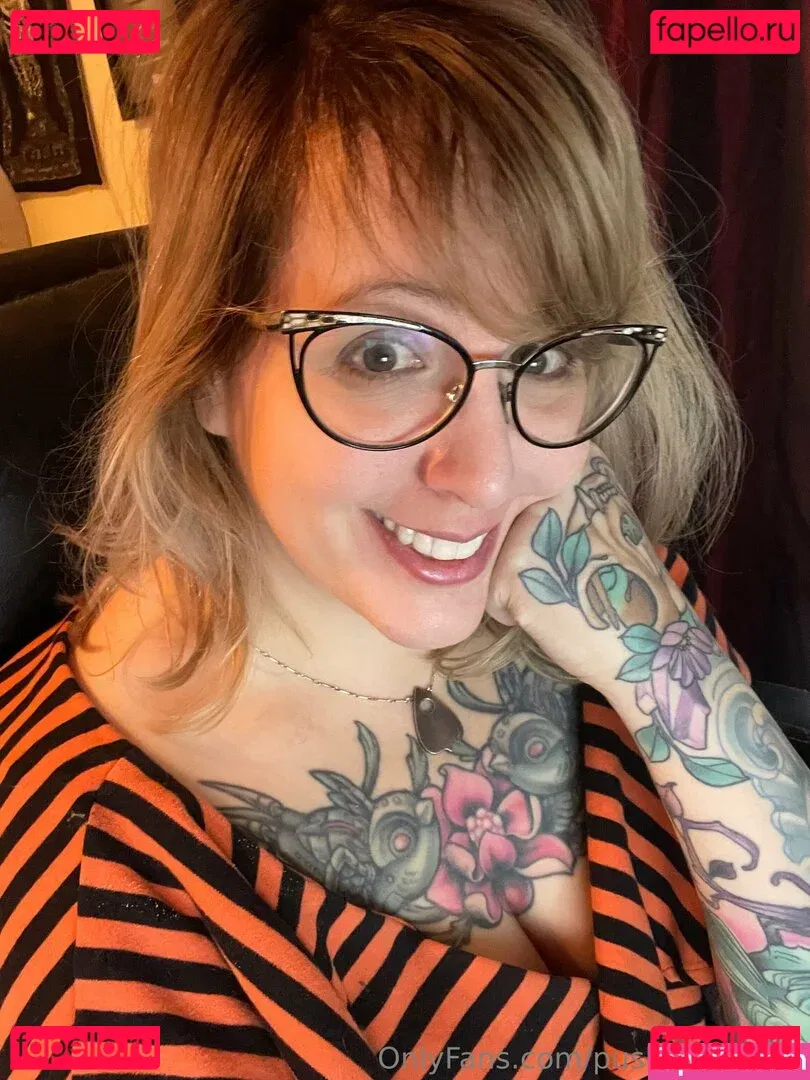 PushingUpRoses Onlyfans Photo Gallery 