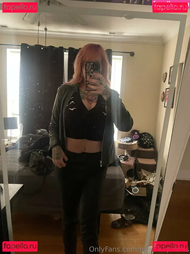 PushingUpRoses Onlyfans Photo Gallery 