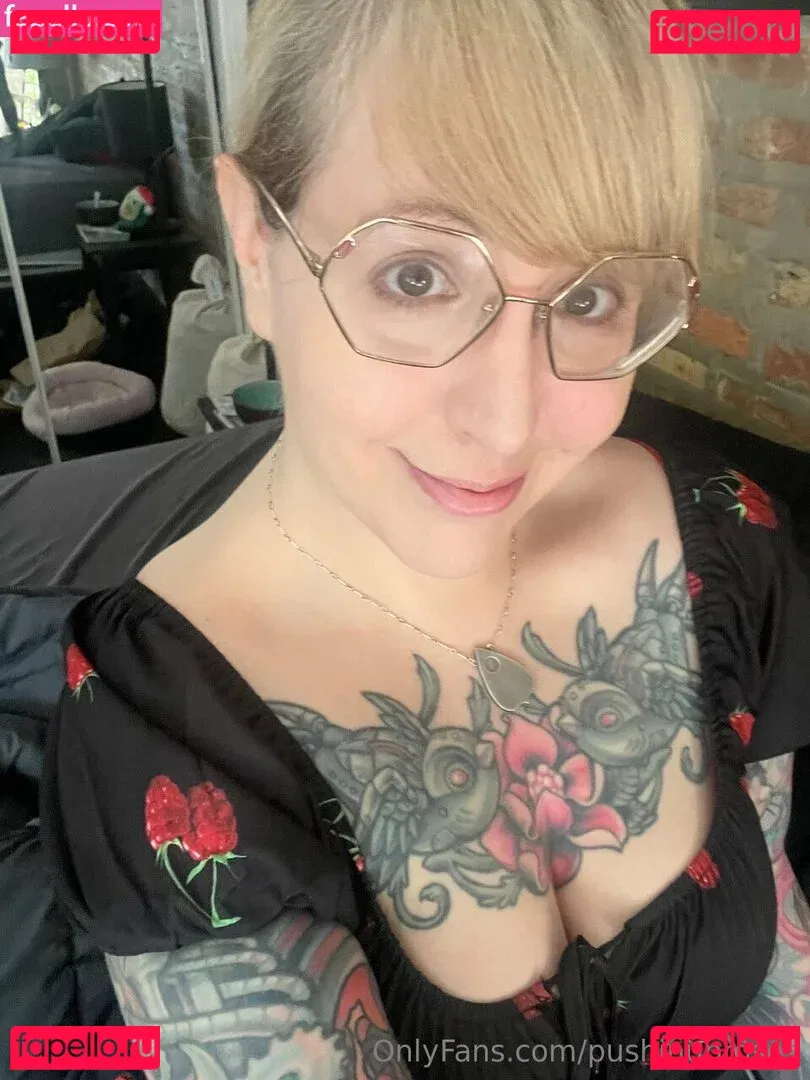 PushingUpRoses Onlyfans Photo Gallery 