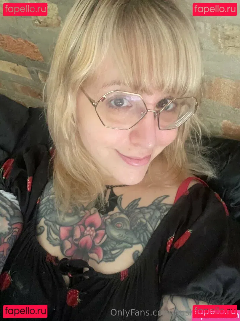 PushingUpRoses Onlyfans Photo Gallery 