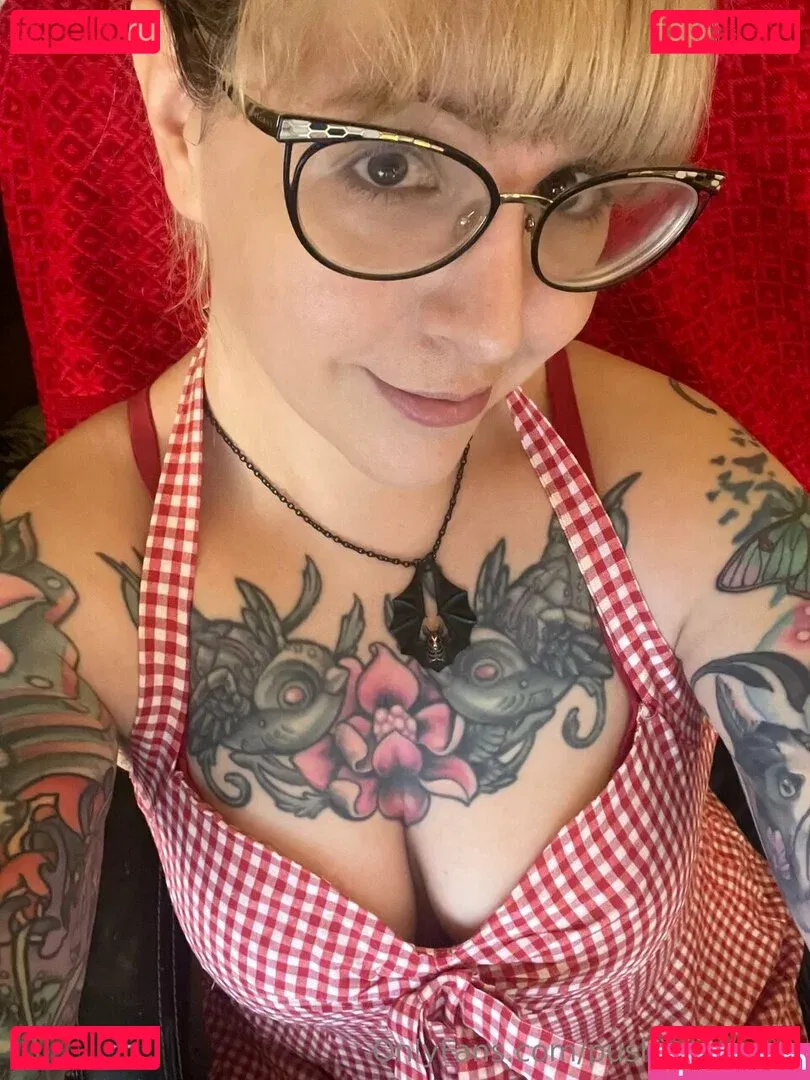 PushingUpRoses Onlyfans Photo Gallery 