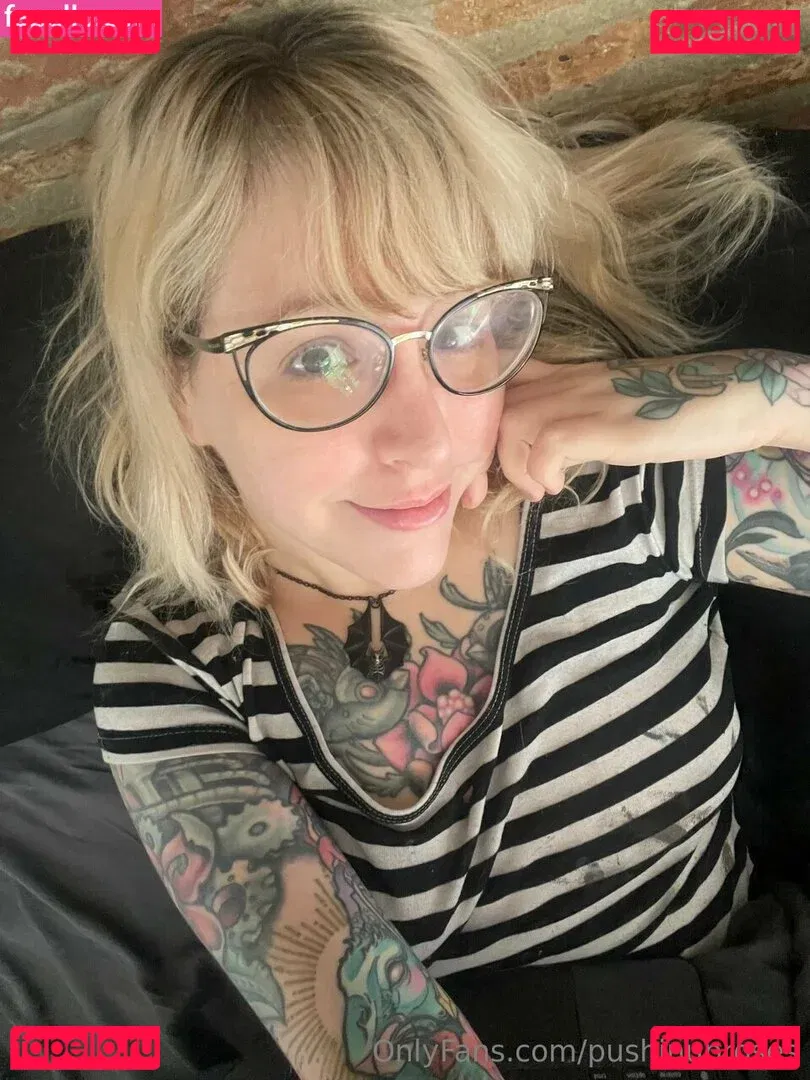 PushingUpRoses Onlyfans Photo Gallery 