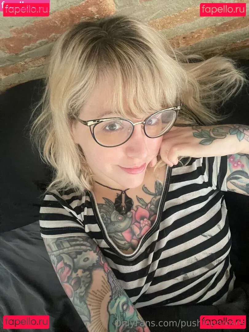 PushingUpRoses Onlyfans Photo Gallery 