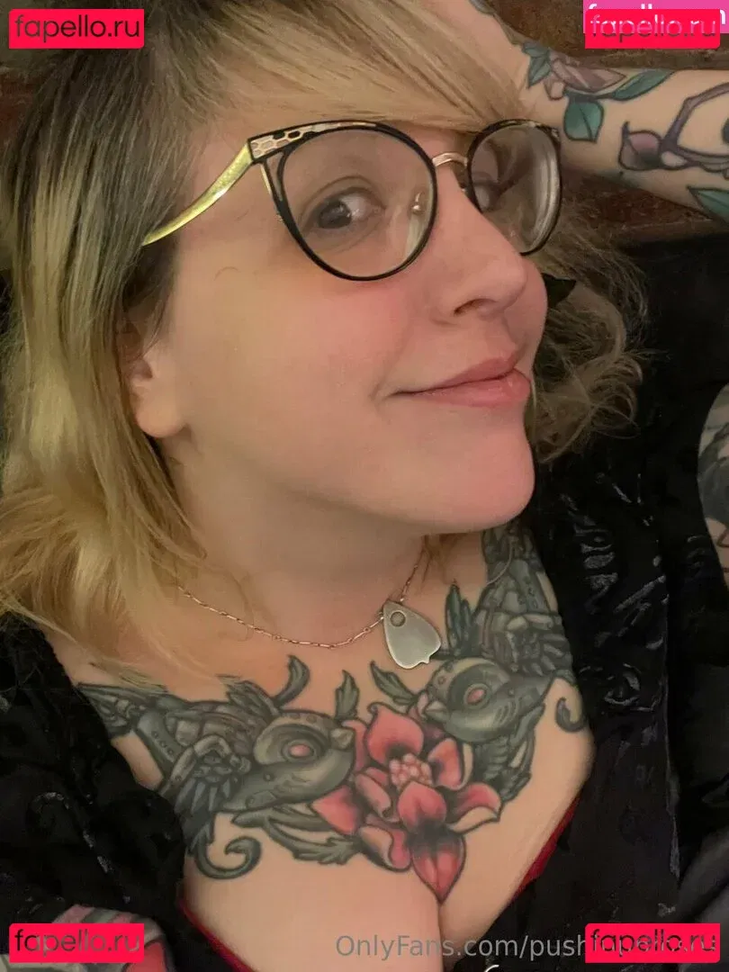 PushingUpRoses Onlyfans Photo Gallery 