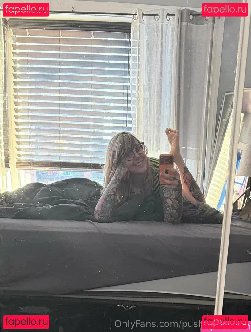 PushingUpRoses Onlyfans Photo Gallery 