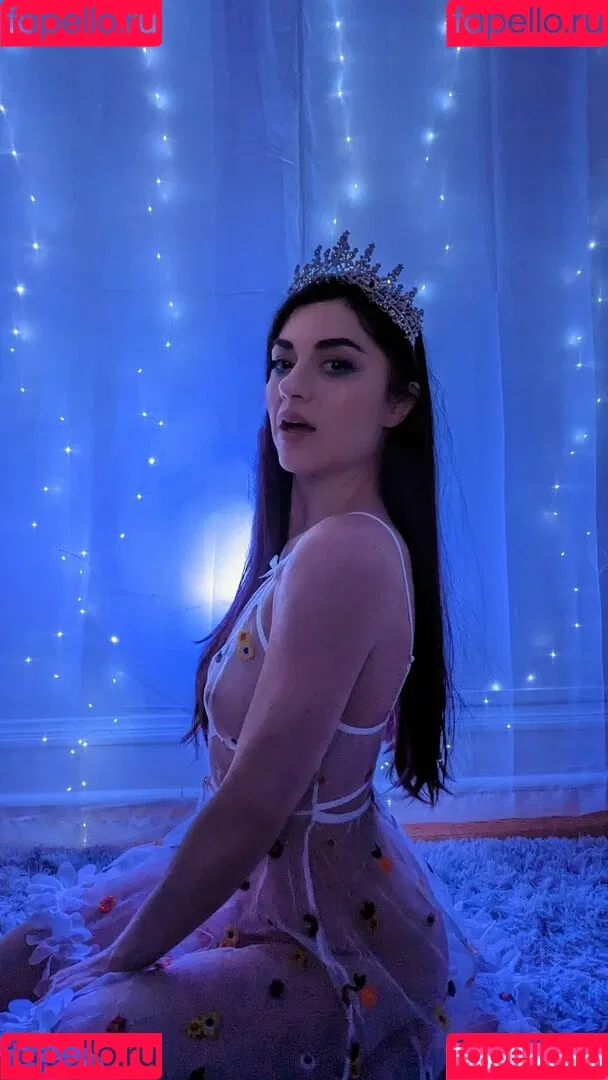 KiraChats Onlyfans Photo Gallery 