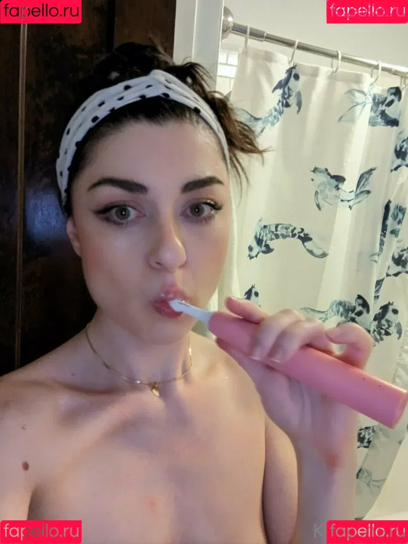 KiraChats Onlyfans Photo Gallery 