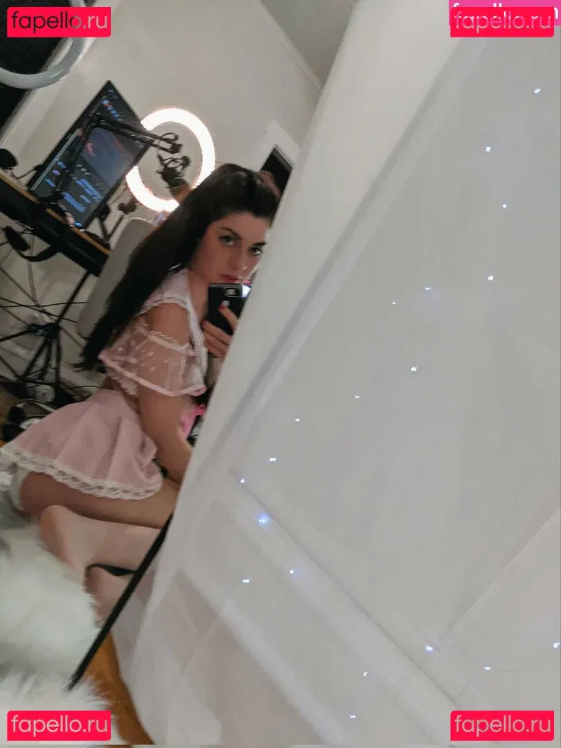 KiraChats Onlyfans Photo Gallery 