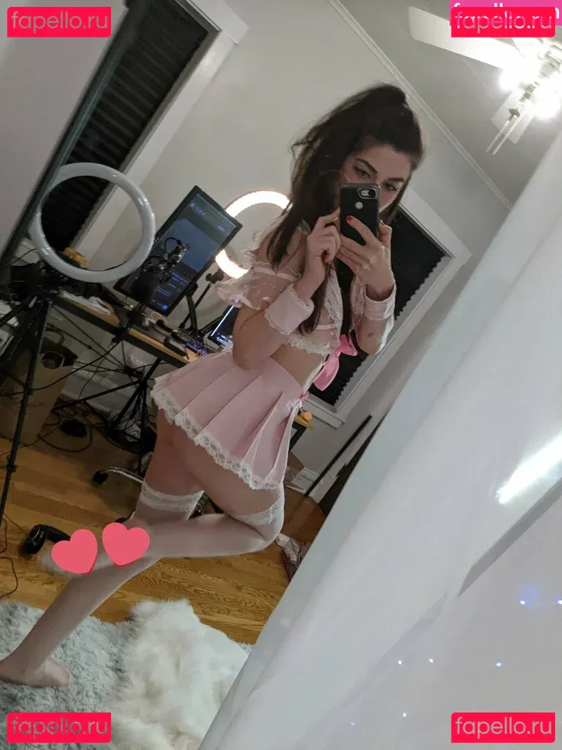 KiraChats Onlyfans Photo Gallery 