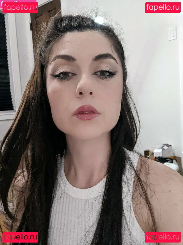 KiraChats Onlyfans Photo Gallery 