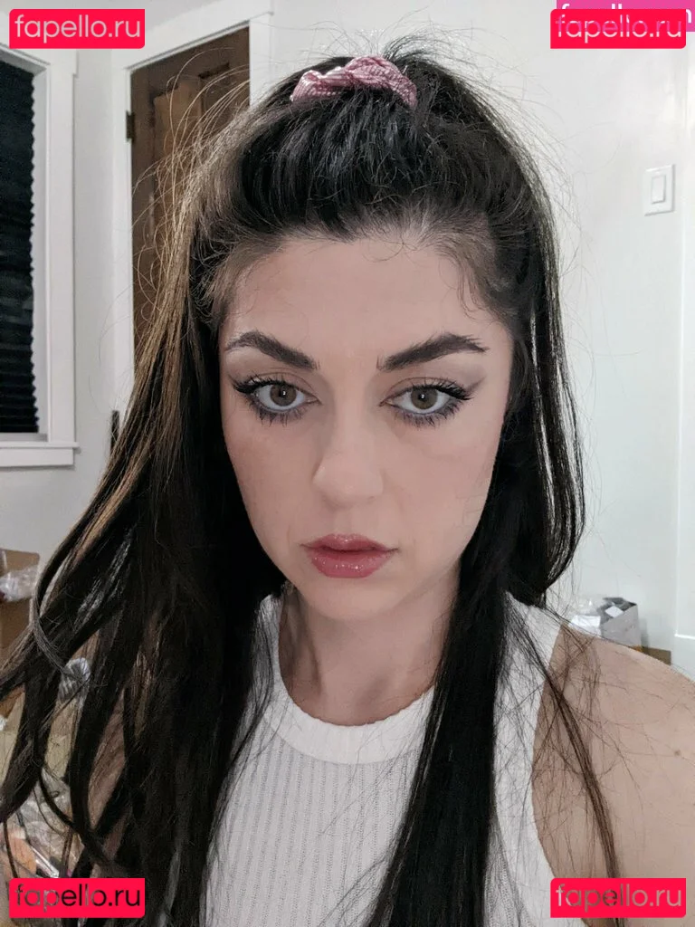 KiraChats Onlyfans Photo Gallery 