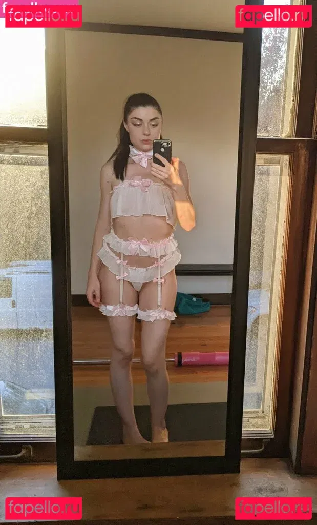 KiraChats Onlyfans Photo Gallery 