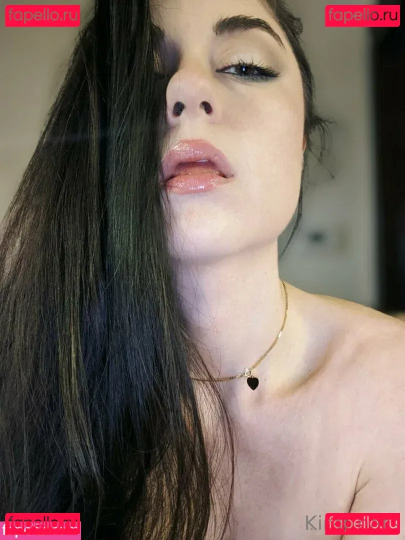 KiraChats Onlyfans Photo Gallery 