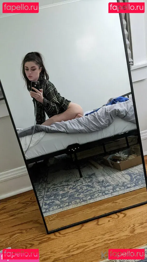 KiraChats Onlyfans Photo Gallery 