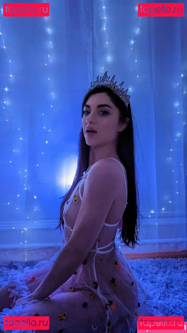 KiraChats Onlyfans Photo Gallery 