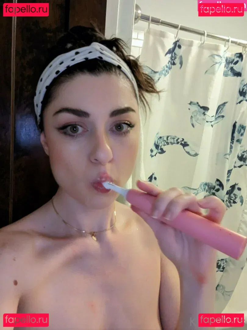 KiraChats Onlyfans Photo Gallery 